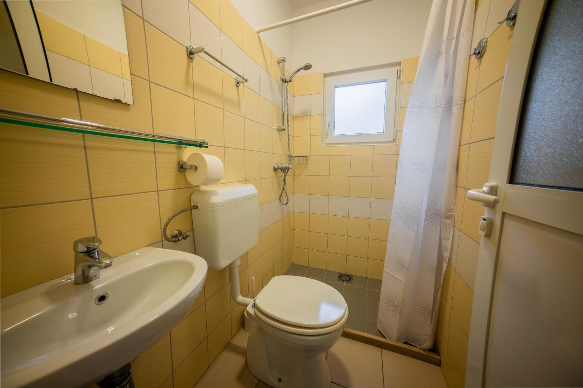 Apartma Kamp Ajdovscina Luaran gambar